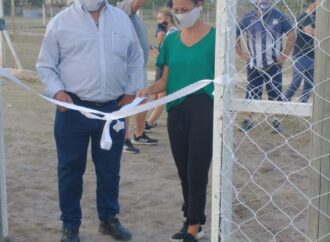 San Francisco inauguró una cancha de fútbol 5 con piso sintético