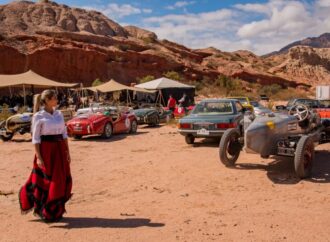 La Gran Carrera tuvo un paso destacado por las bellezas de Salta