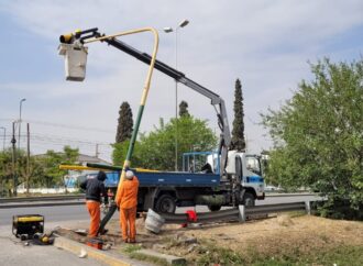 La Municipalidad reemplazó el semáforo dañado durante una colisión en Tavella y ruta 26