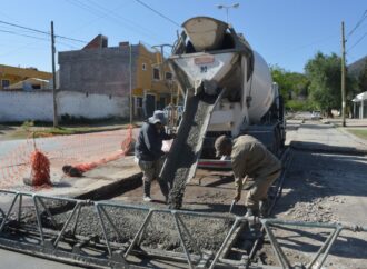 La Municipalidad recupera la calzada en avenida Autódromo