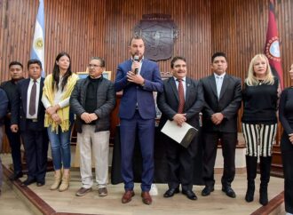 El titular del Concejo y ediles recibieron a la comitiva oficial de la Virgen de Urkupiña