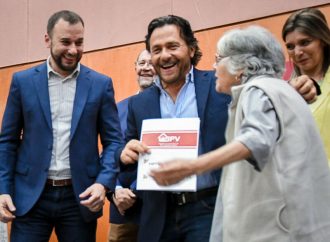 Madile participó de la entrega de 318 escrituras correspondiente a distintos barrios de la capital salteña