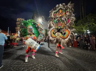 Vecinos y turistas disfrutaron del Carnaval en la plaza 9 de Julio