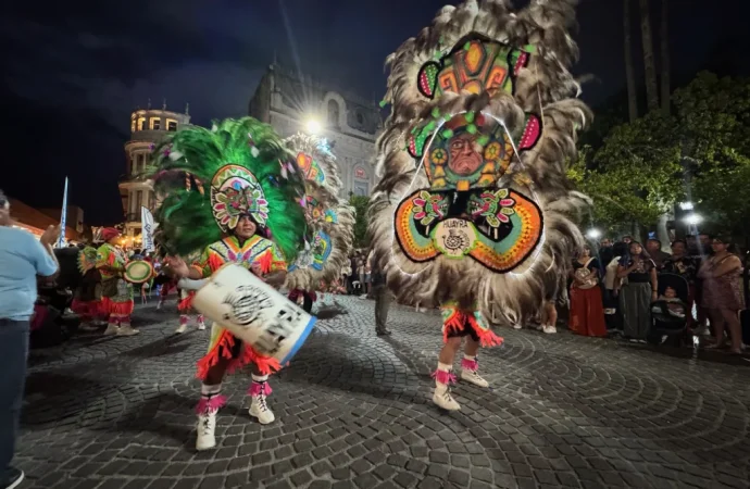 Vecinos y turistas disfrutaron del Carnaval en la plaza 9 de Julio