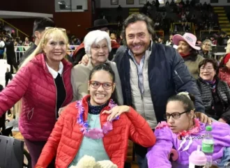 El gobernador Sáenz compartió en el microestadio Delmi la celebración por los 60 años de Hirpace