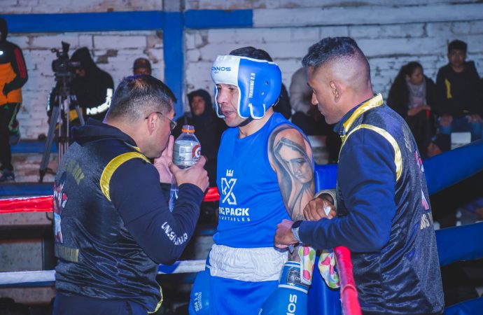 Con emocionantes peleas, se puso en marcha el Torneo Municipal Amateur de Boxeo
