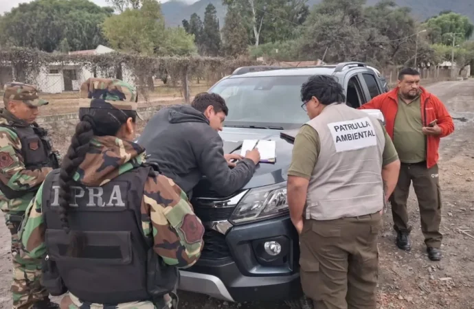 Multaron al titular de un vehículo que arrojó residuos peligrosos en el vertedero San Javier