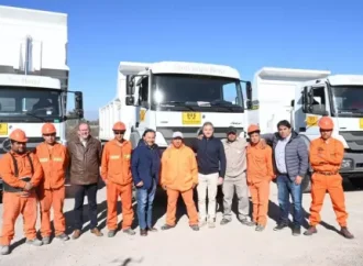 La Dirección Provincial de Vialidad sumó nuevas maquinarias con una entrega realizada por el gobernador Sáenz