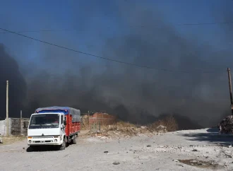 El viento cesó pero el alerta por incendios forestales continúa