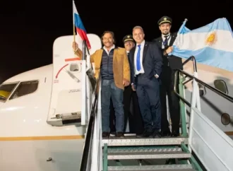 El Gobernador recibió el primer vuelo directo de Copa Airlines Panamá-Salta