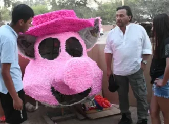 Gustavo Sáenz acompañó a los jóvenes de San Carlos que preparan las carrozas para el desfile de Primavera