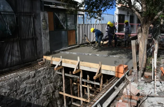 Avanza a buen ritmo la reconstrucción del canal pluvial del Pasaje Miramar