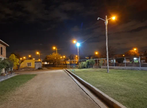 Más luz para el deporte: el municipio ilumina un predio deportivo en 26 de Marzo