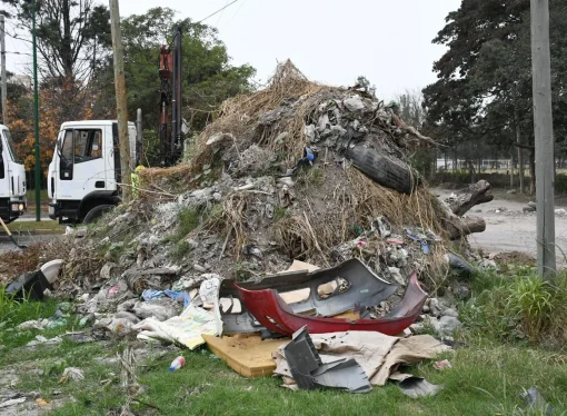 La Municipalidad retiró un basural de grandes dimensiones en el barrio Limache