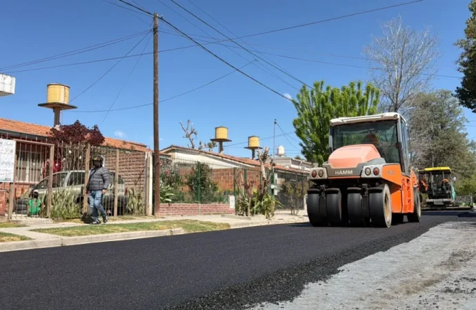El municipio continúa con las obras de repavimentación en el barrio Limache