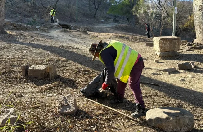 La Municipalidad limpió y despejó el parque Los Lapachos